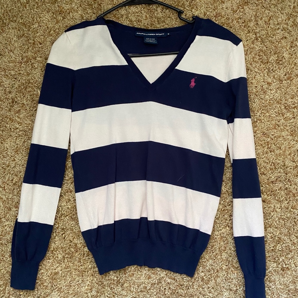 V neck sweater